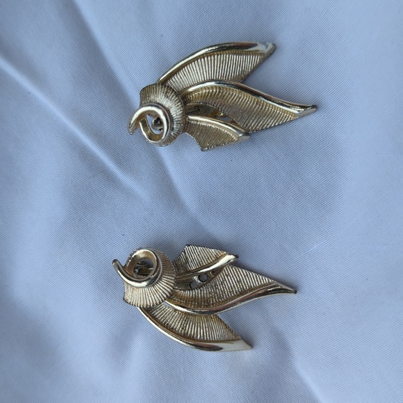 Signed Lisner Clip On Earrings Vintage - Picture 3 of 5
